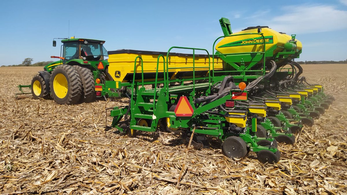 GarettoEdgar's tweet photo. Primeras #siembra de #maiz @grupo_capello en la zona de #RíoCuarto #dosisvariable de #fertilizante y #semilla @johndeere @johndeereargentina #tractor #johndeere7930 #sembradora # 1745 #maizdeprimera #calibración https://t.co/VpK4kmfw3J https://t.co/zIk7gDCkcX
