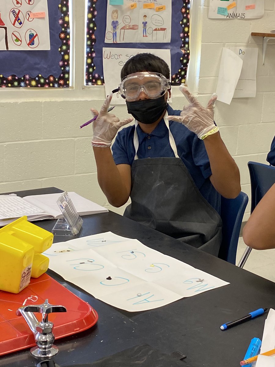 SandraSbonilla's tweet photo. FMS 8th graders getting it done! #thetableofelements #metals #nonmetals #metalloids #splashgoggles #labcoats #gloves #safetyfirst @Fabens_Middle @MMontes_FMS @Whiskers_FMS https://t.co/dd1wH6C4Z6