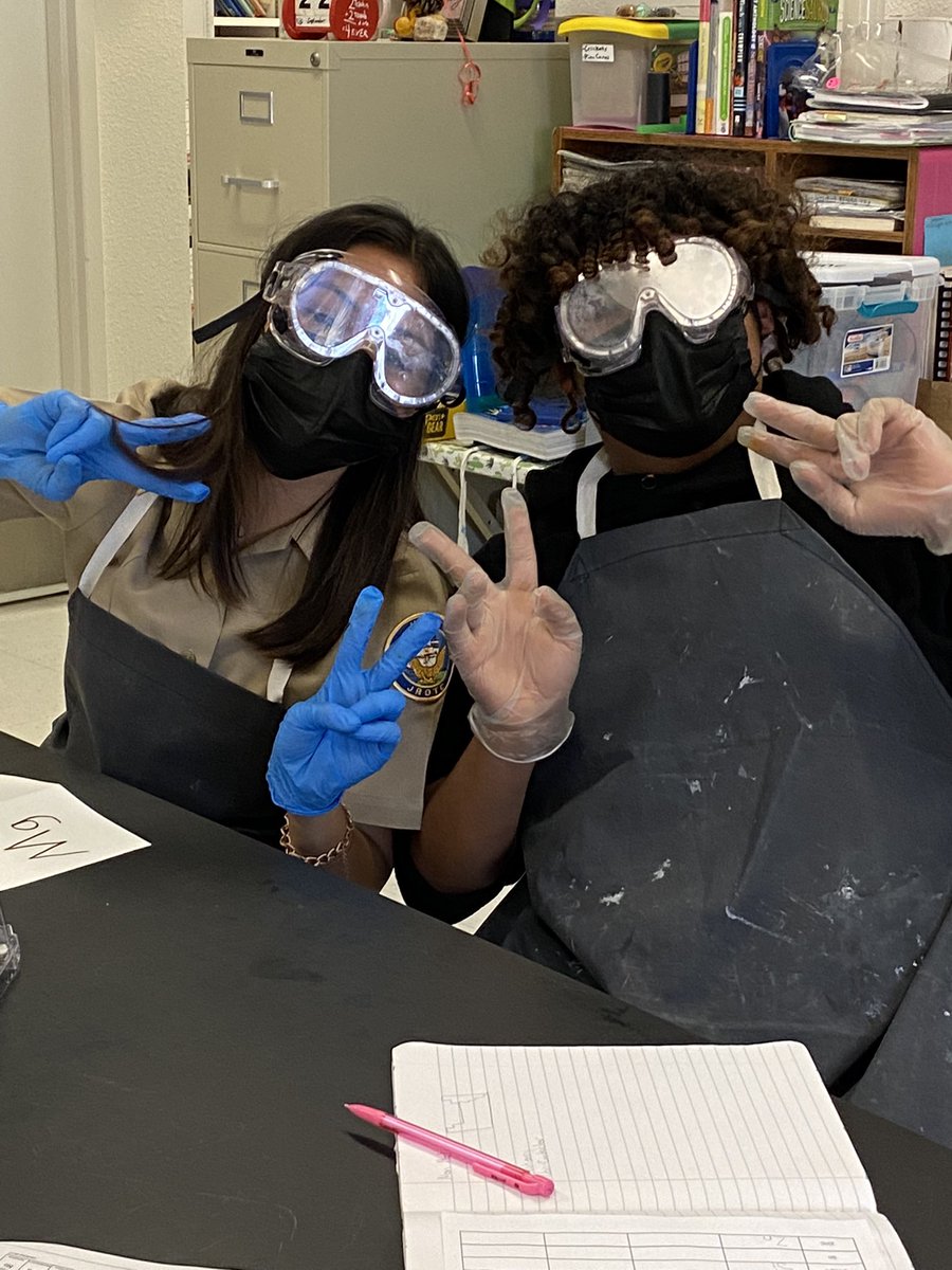 SandraSbonilla's tweet photo. FMS 8th graders getting it done! #thetableofelements #metals #nonmetals #metalloids #splashgoggles #labcoats #gloves #safetyfirst @Fabens_Middle @MMontes_FMS @Whiskers_FMS https://t.co/dd1wH6C4Z6