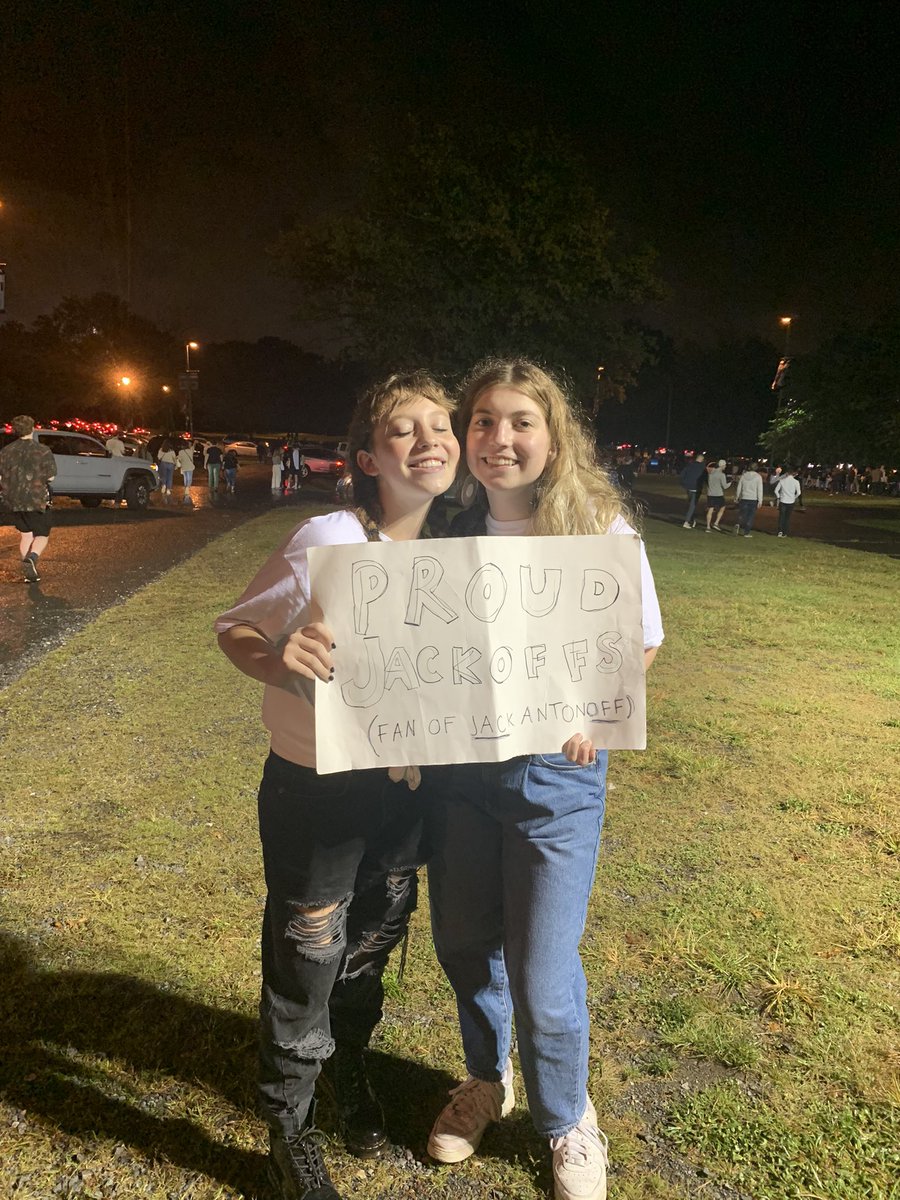 juliataglang's tweet photo. @jackantonoff I miss you❤️ thank u for the best night ever I hope u liked our sign https://t.co/P6AhMIZChb