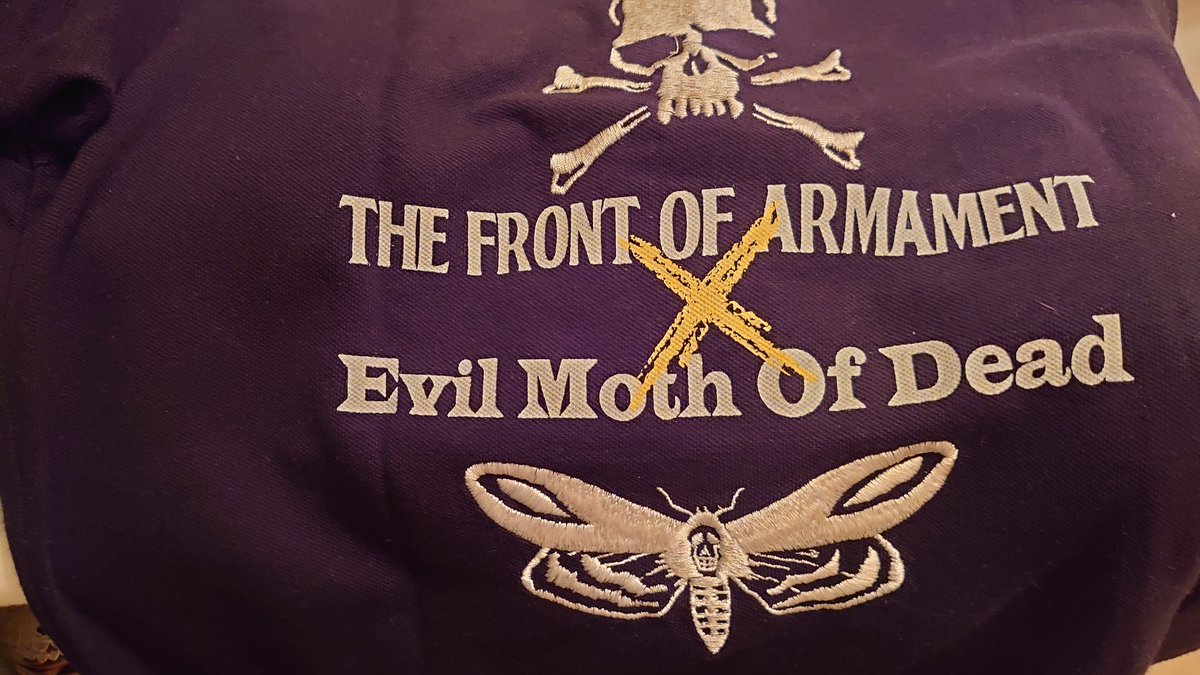 V3HCa5b1OTGURps's tweet image. #EMOD
#武装戦線 

確か連載当時に買った同盟ポロシャツ。
風通し良くて着心地も良い。
黒なので日差しがキツい時に着用すると自滅するけどな。