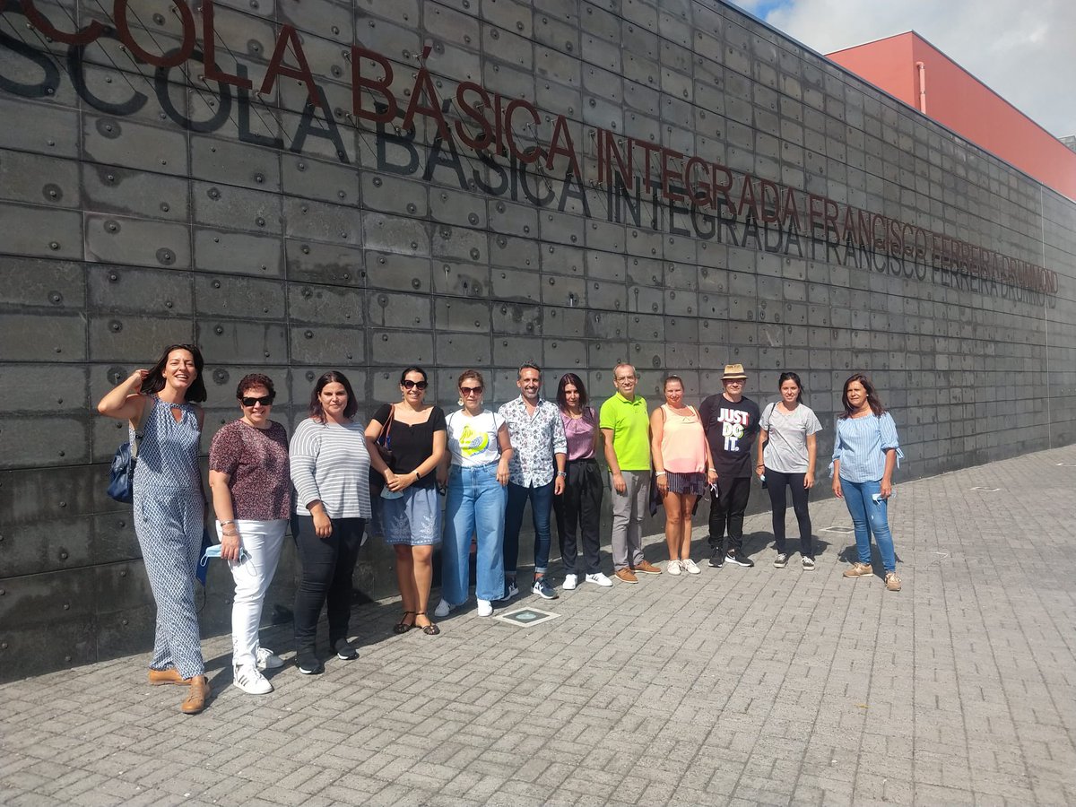 crpsantacolomag's tweet photo. Aprenent molt aquesta setmana a l'Escola Francisco Ferreira Drummond de les Açores sobre el procés d'avaluació i la internacionalització d'una escola rural. @sepiegob @SanmartiNeus @InsTorrent @EscolaTanit #erasmusplusscg https://t.co/eYJGw6qN5F