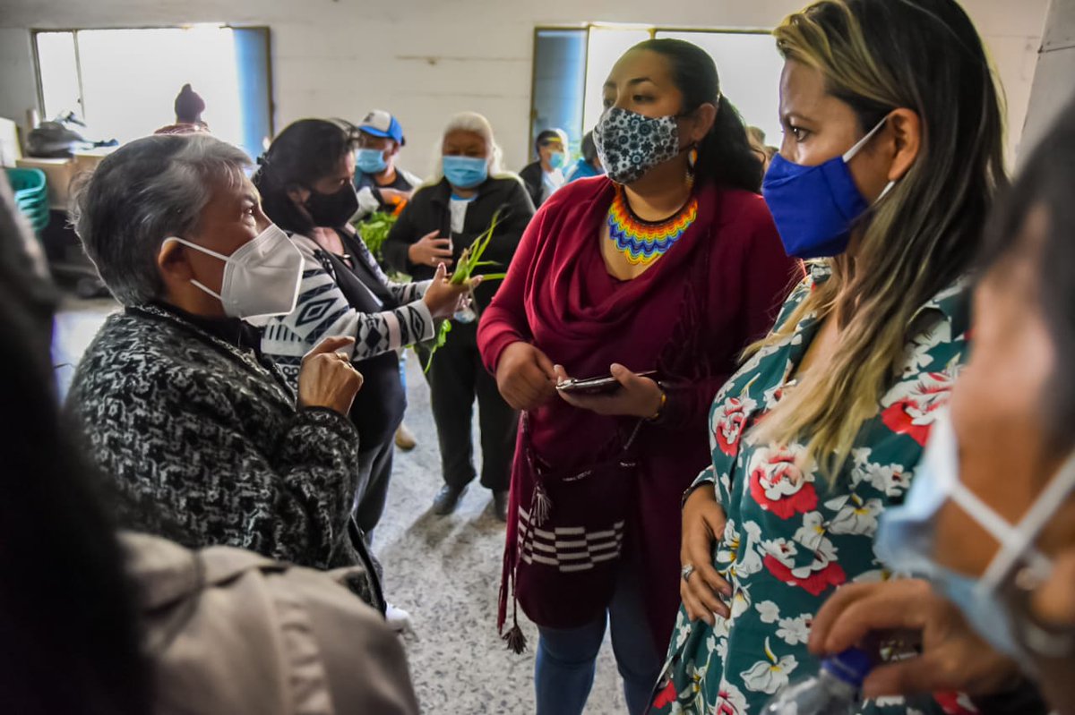 integracionbta's tweet photo. ✅Como parte de nuestro compromiso con los mayores del Cabildo Indígena Muisca de #Bosa, dimos inicio a las actividades de Plan de vida- consulta Previa, una iniciativa de nuestra Subdirección para la Vejez pensando en su bienestar.

@XiniaNavarro 
@Patricia_Bojaca
@soniatovarj https://t.co/imaRKfl9P4