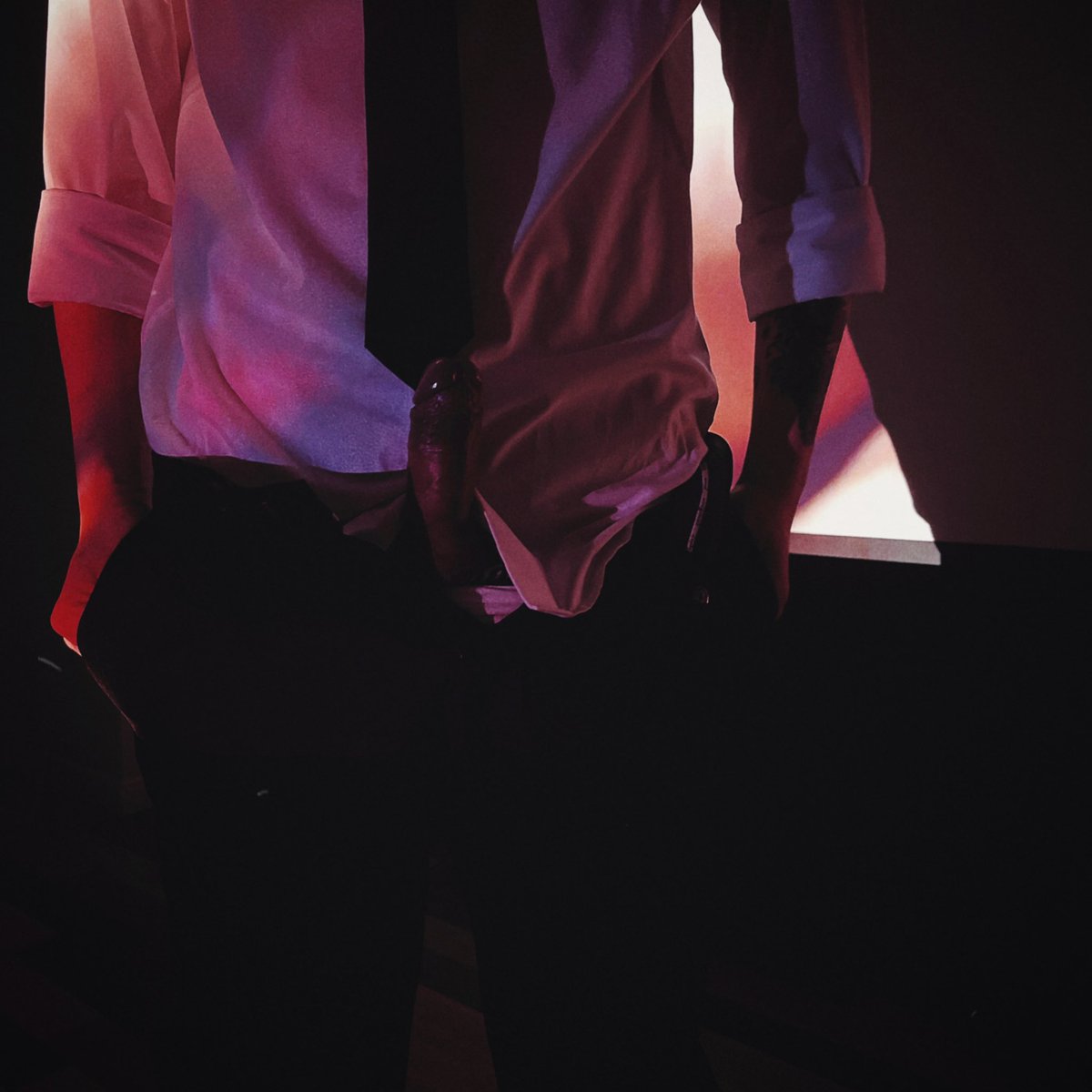 Arochenxiang's tweet photo. 是时候展现真正的本事啦，图本人BF，不用质疑。摄影师为本人。在正式扑倒我前来一个雄赳赳的摆拍。 https://t.co/Svib4z4fnO