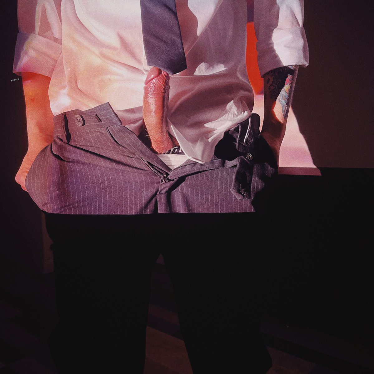 Arochenxiang's tweet photo. 是时候展现真正的本事啦，图本人BF，不用质疑。摄影师为本人。在正式扑倒我前来一个雄赳赳的摆拍。 https://t.co/Svib4z4fnO