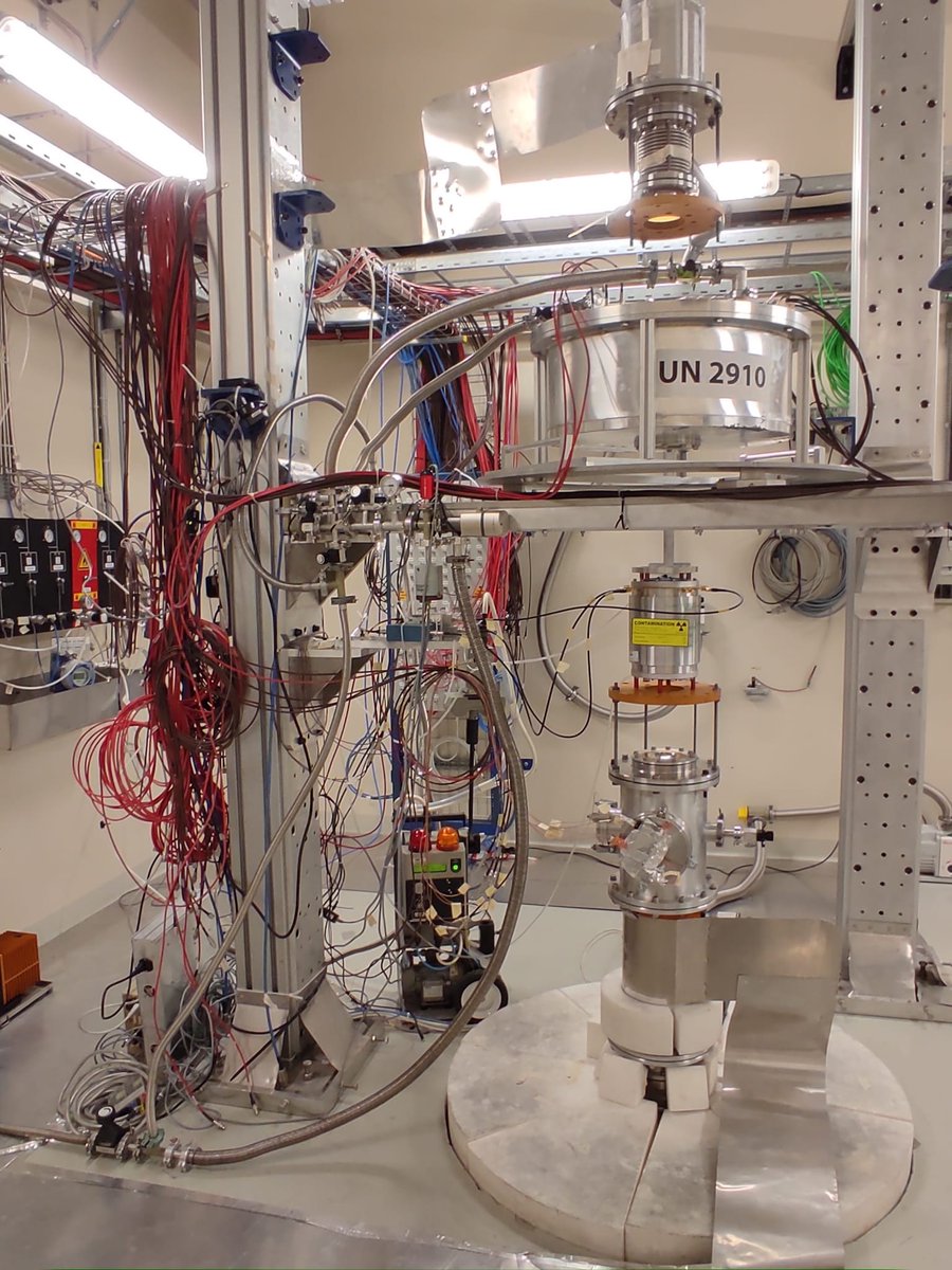 LNS_INFN's tweet photo. L'esperimento n_TOF al CERN utilizza #neutroni di alta intensità, per esperimenti di interesse scientifico e applicativo ad elevata accuratezza, in particolare per la nucleosintesi stellare e per i reattori a fissione di nuova generazione. #n_TOF #CERN #nucleosintesi #reattori https://t.co/Mfow6tr2VW