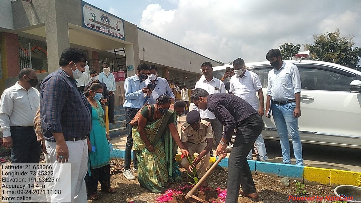 SBMG_BHARUCH's tweet photo. માન ડીડીઓશ્રી તથા માન નિયામકશ્રી જી.ગ્રા.વી.એ. ભરુચ દ્વારા નેત્રગ તાલુકાની મુલાકાત જેમાં ગાલીબા ગામે માધ્યામીક શાળા મનરેગા અંતર્ગત વૃક્ષારોપણ કરવા માં આવ્યું તથા sHG જુથ ને MNUY અંતગત લોન કેશ નું ચેક વિતરણ કરવામાં આવ્યું . https://t.co/NsHIZ7Vhjd