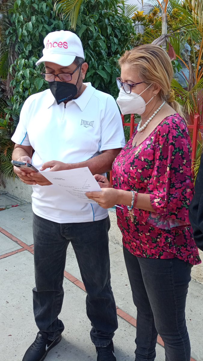 Charo131977's tweet photo. Equipo INCES y Vice Ministerio de Comunidades Educativas y Unión con el Pueblo, Llenando instructivo de "UNA GOTA DE AMOR PARA MI ESCUELA" en la Escuela Amanda Schnell de la parroquia La Vega, por instrucción del Vice Ministro Wuikelman Ángel Paredes https://t.co/6o2O7TC6Ws