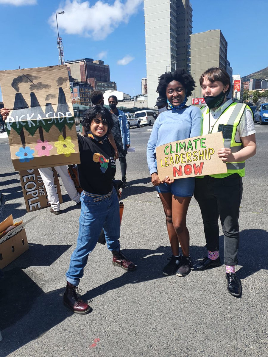 🚨 BREAKING NEWS🚨

Today across the African continent the youth are uniting and stepping up to save our planet. These #ClimateStrike youth leaders are courage in action ✊✊.

#UprootTheSystem #UprootTheDMRE