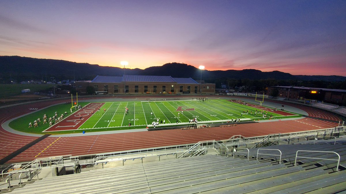 UWLEagleFB's tweet photo. GOOD MORNING, EAGLES 🦅

#TheExperience #d3fb https://t.co/3vjKEFQeap