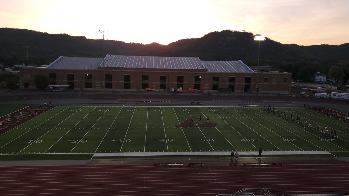 UWLEagleFB's tweet photo. GOOD MORNING, EAGLES 🦅

#TheExperience #d3fb https://t.co/3vjKEFQeap