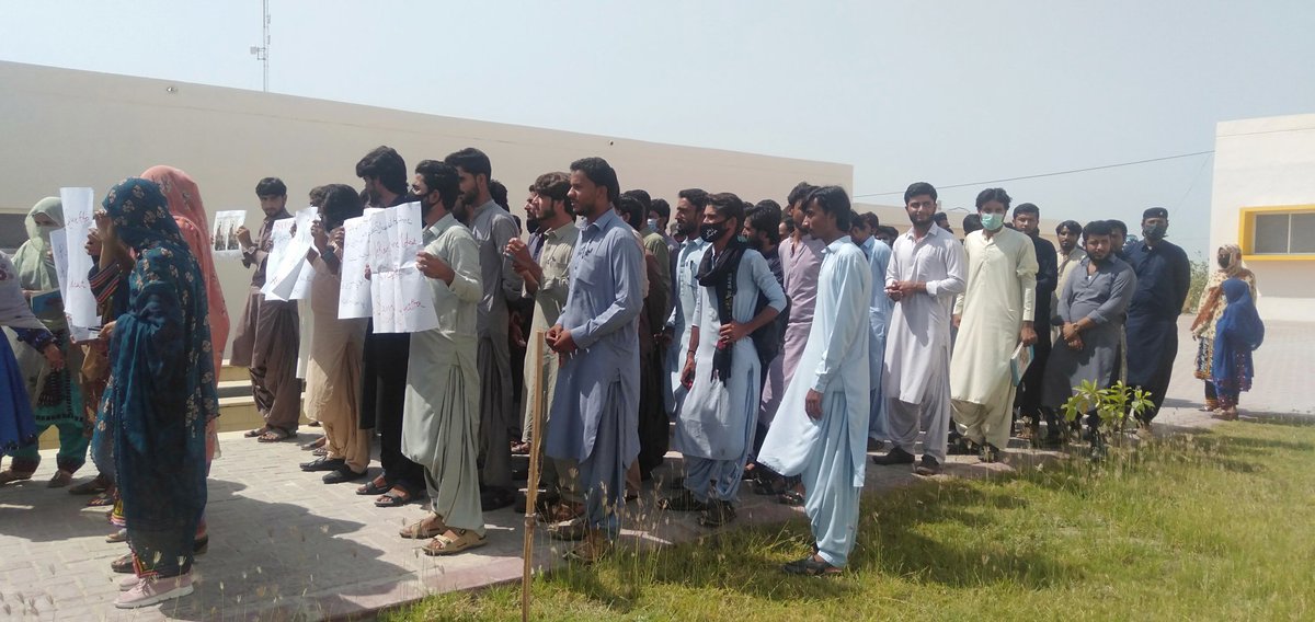 fighterofjustic's tweet photo. A walk in University of Turbat by Baloch Students Action Committee
Turbat University Unit against the PMC action
#WeRejectPmcMdcatTest2021 https://t.co/ySScdOwJ4e