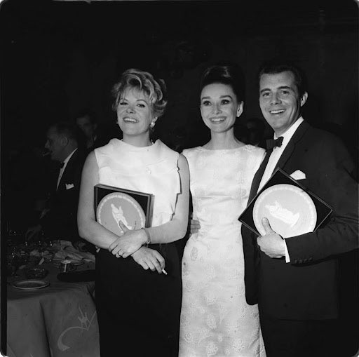 dirkcomfort's tweet photo. Dirk with Audrey Hepburn and Rachel Roberts at the 1964 BAFTAs https://t.co/TrtbruZjvO