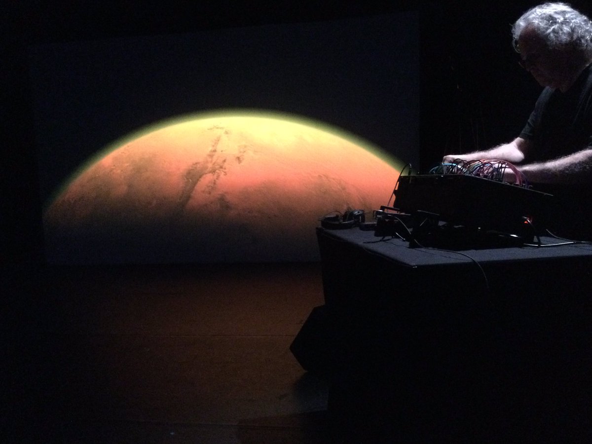 Un concert épique en duo avec Angelia pour fêter les 20 ans du @lecubetwit !
Merci à toute l’équipe du Cube pour cet événement !
#intelligenceartificielle #electronicmusic #modularsynthesizer