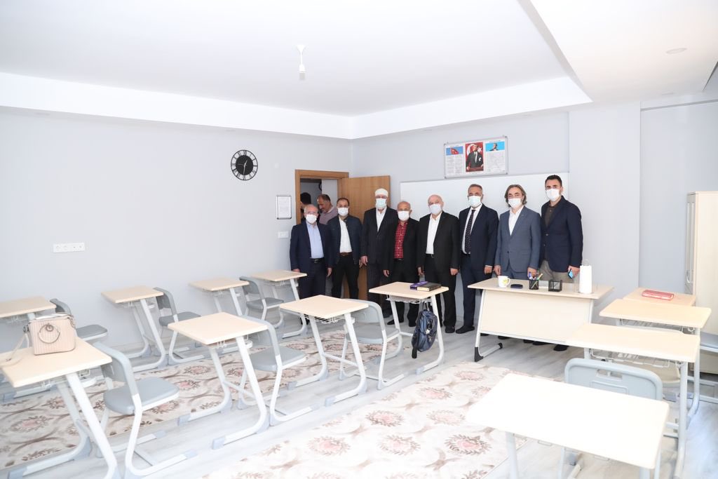 syigitoglu18's tweet photo. Belediye Başkanımız Abdurrahman Dursun ve İlçe Müftümüz Abdullah Yılmaz ile Zübeyde Sancak Kız Kuran Kursu'nun açılışını gerçekleştirdik.

Rabbim hayırseverlerimizin hayrını kabul etsin.

Kur'an Kursumuz evlatlarımıza ve ilçemize hayırlı olsun. https://t.co/h2Nx97D4uV