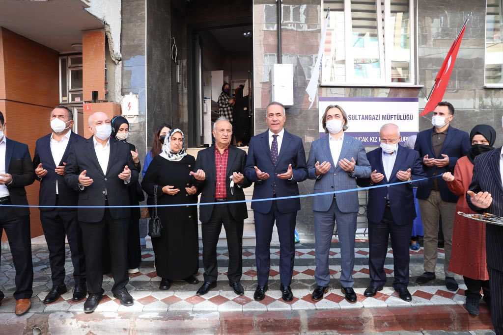 syigitoglu18's tweet photo. Belediye Başkanımız Abdurrahman Dursun ve İlçe Müftümüz Abdullah Yılmaz ile Zübeyde Sancak Kız Kuran Kursu'nun açılışını gerçekleştirdik.

Rabbim hayırseverlerimizin hayrını kabul etsin.

Kur'an Kursumuz evlatlarımıza ve ilçemize hayırlı olsun. https://t.co/h2Nx97D4uV