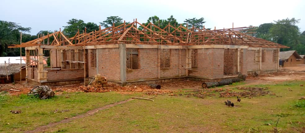 medicusmundinam's tweet photo. Así avanza la construcción del complejo Centro de Salud-Maternidad de #Badamoni en #RDCongo👏👏👏👏

Aquí podéis ver imágenes de las instalaciones previas 👉 https://t.co/q402dc7uxf

#solidaridad #LaSaludUnDerecho #congo 🙏 @Anesvad @GobAragon @medicusmundi #AyuntamientodePinto https://t.co/eI0WV7zhZU