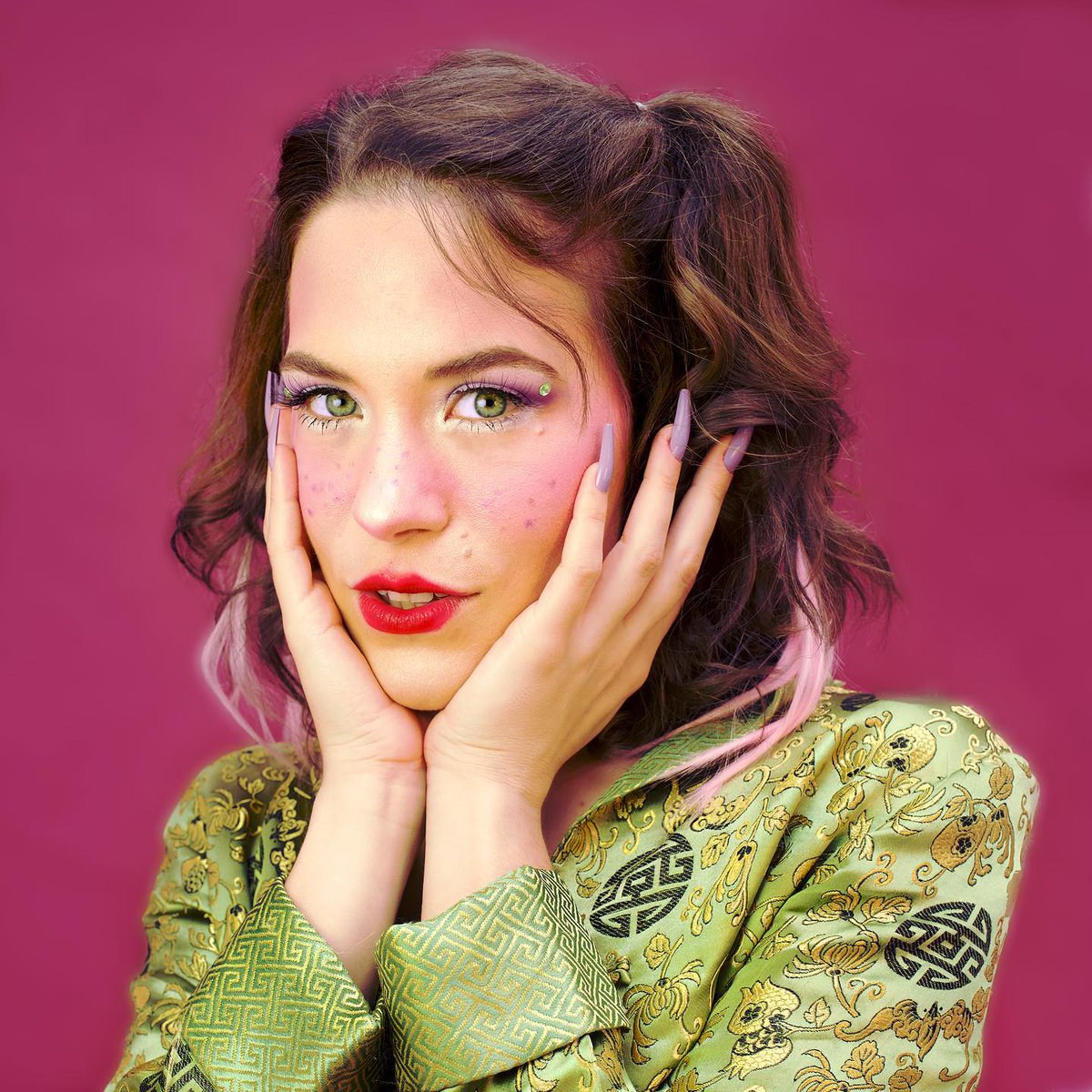 Synth-pop songstress <a href="/jyldamusic/">JYLDA</a>  releases her glitch-fuelled new single 'So Alive' and we're all over it.

hrmnypresents.co.uk/2021/09/24/jyl…