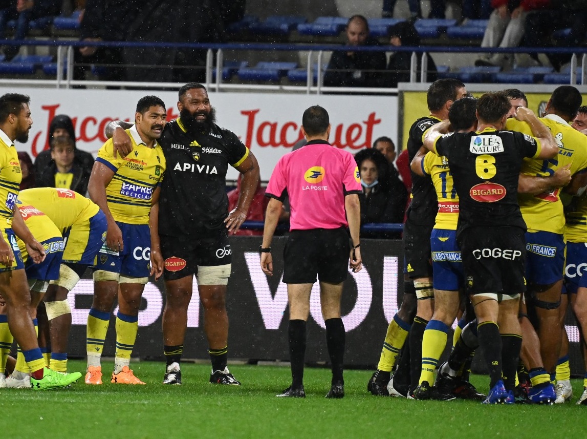 top14rugby's tweet photo. #FridayFeeling
Quand tes collègues se battent pour partir plus tôt du bureau alors que tu es déjà en week-end 😁😁 https://t.co/OOeEEk0QpQ