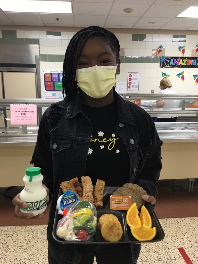 CafeCSD's tweet photo. Colonial student's FAVORITE meal served yesterday...BREAKFAST FOR LUNCH!  ⭐whole grain cinnamon french toast &amp; syrup ⭐lean turkey sausage patties⭐crispy hash brown potato rounds⭐fresh orange wedges and ⭐cold low fat milk!  Round it off with a veggie bag &amp; ranch dip! Yum! https://t.co/OQCrHbf8GL