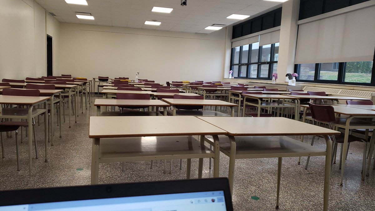 NathCormierCp's tweet photo. Première rencontre avec mes étudiants!  Bonne grève pour l'environnement, c'est une juste cause! :) #greveetudiante #environnement https://t.co/ahD76fd1nv