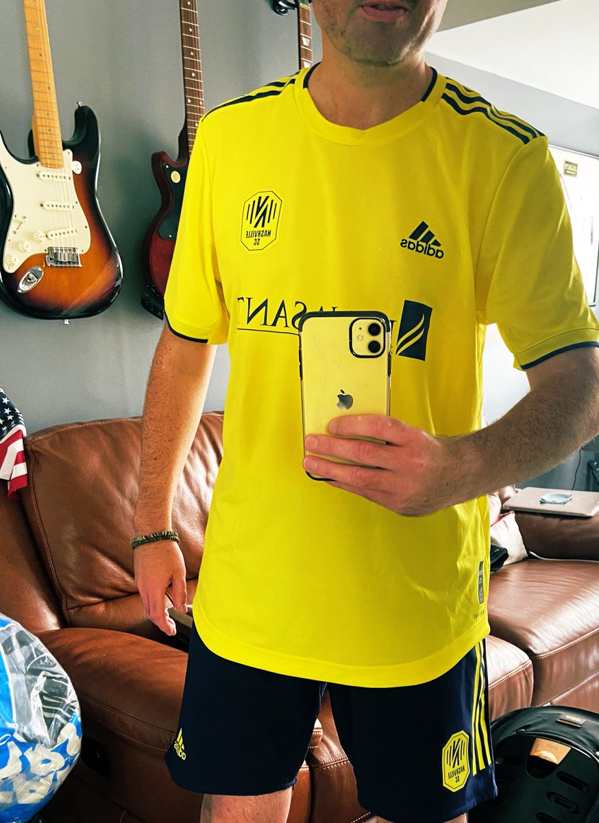 _albo__official's tweet photo. when @NashvilleSC #ElectricGold meets #AcousticBlue ⚡️ #EveryoneN https://t.co/YnxHLE3qkX