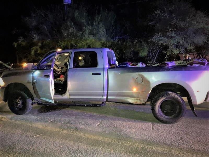 Migrantes eran llevados en un remolque para caballos 

Unos 30 migrantes, que eran llevados en un remolque para caballos, fueron detenidos por una patrulla fronteriza en Benavides, en Texas, en la frontera entre Estados Unidos (EE.UU) y México. Vía: USBP Laredo.