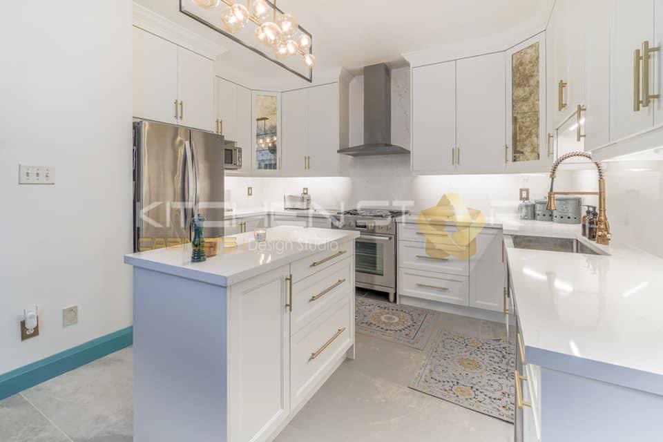 Kitchen_Star's tweet photo. Custom crafted double shaker laminated mdf kitchen with custom glass inserts, quartz counter top and backsplash #kitchenstar #whiteshaker #lifestyle #furniture #customliving #torontohomestaging #quality https://t.co/19TMf8piFK