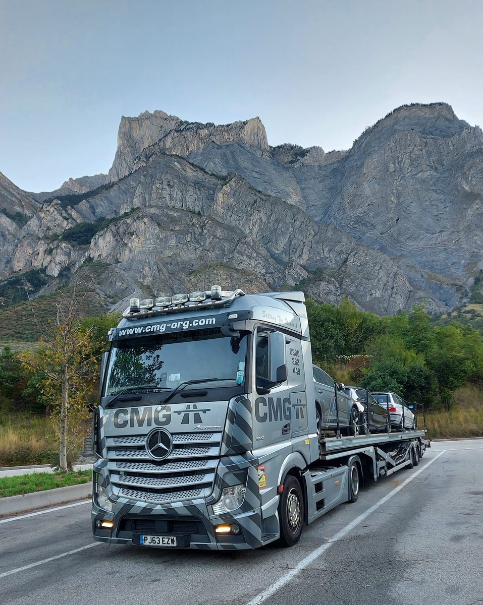 cmg_247's tweet photo. A stunning morning with some stunning scenery 🏔 

Photo taken by our driver Chris, parked up in the Alps near the French-Italian border 🇫🇷🇮🇹

#CMG247 #alps #vehiclemovements https://t.co/3wZbd8N6b3