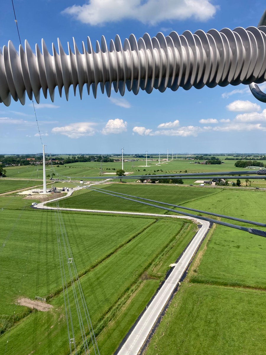 tennet_nl's tweet photo. 🎈 Morgen is het #Burendag voor onze 380kV-verbinding #Eemshaven #Vierverlaten. 

We heten onze buren &amp; geïnteresseerden van harte welkom - aan het hele gezin is gedacht. Ben je in de buurt en/of heb je interesse? We zien je morgen graag!

Meer informatie: https://t.co/RpNb3Uzu90 https://t.co/0kN1K8dmZ1