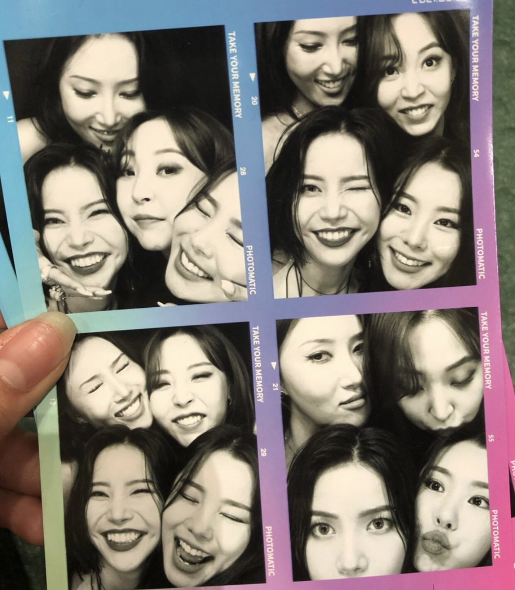 WHElNNE's tweet photo. Time flies really fast and I can't believe it's 99 days to go before 2021 ends. Here a piece of memories from K-CON last April and the other one were taken today. I'm so grateful to have them in my life🧡 https://t.co/WRpGx82ZEI
