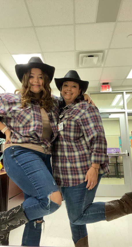 brown_karenr's tweet photo. Howdy Y’all  #LHSSPIRITDAYS @lewisvillestuco https://t.co/c4eh5dXNor