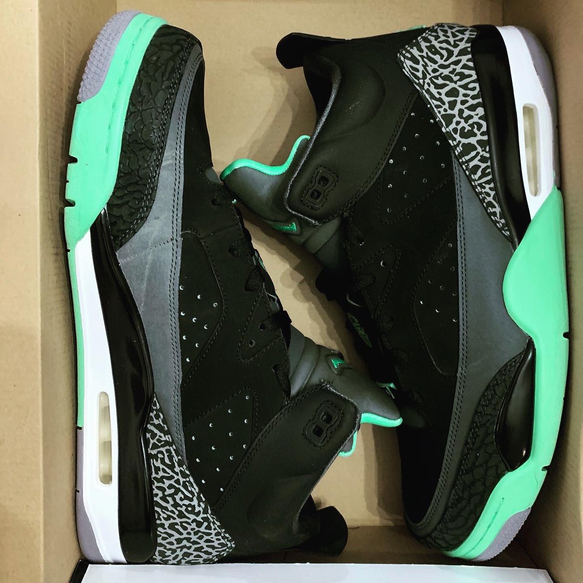 archivum_saves's tweet photo. [For Sale] NIKE Air Jordan Son of Mars Low, Green Glow / Black / Anthracite, Size 13, 9/10 Condition via
@ebay @ebaysneakers - hit the link in
bio! #EBAYINSIDEDROP #sweepstakes
#authenticityguaranteed by
@sneakercon #sneakers #sneakerheads
#sneakercollectors #archivum https://t.co/pq5P079Z8m