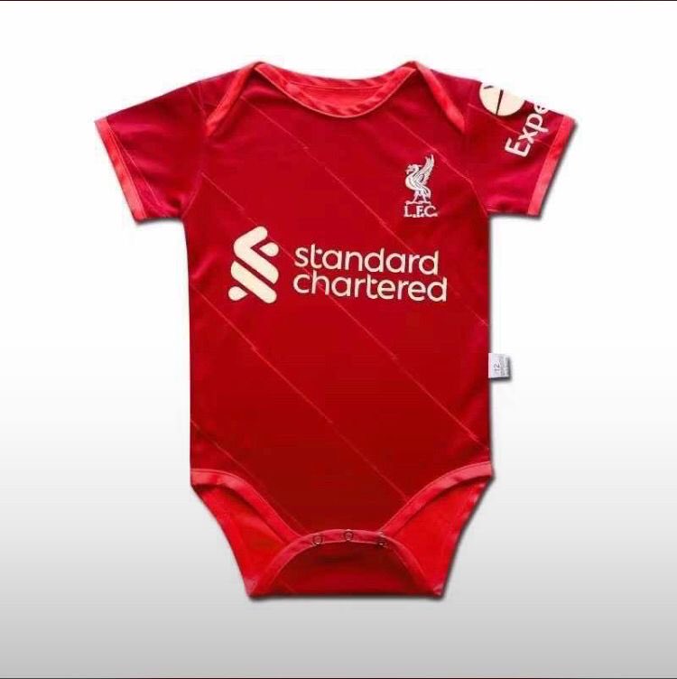 EhoenamA's tweet photo. Dear football lovers, we’ve got jerseys for you and the whole family. Contact @Linux213 for all your Jersey needs.
#Supportandwear
#PlacentaCreatives https://t.co/dvAVCNezJr