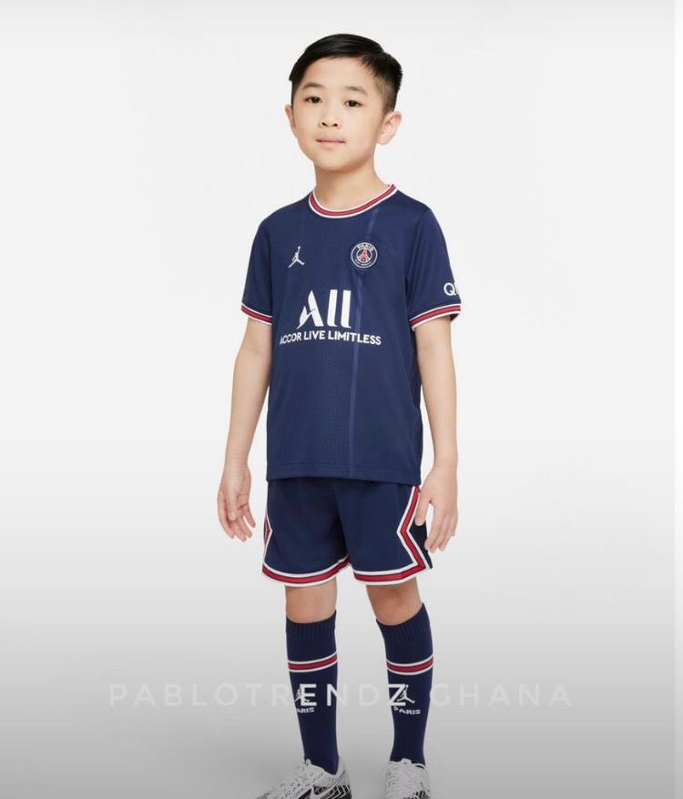 EhoenamA's tweet photo. Dear football lovers, we’ve got jerseys for you and the whole family. Contact @Linux213 for all your Jersey needs.
#Supportandwear
#PlacentaCreatives https://t.co/dvAVCNezJr