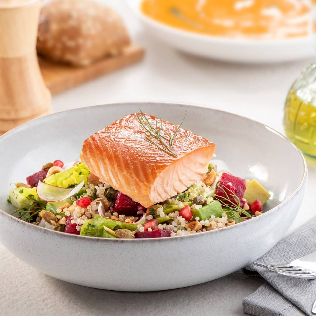 Treat yourself to <a href="/Bateelgourmet/">Bateel International</a>'s new menu highlight! The irresistible Hot Smoked #Salmon comprises a warm salmon fillet marinated in date dhibs, served on nutritious #quinoa and #hazelnut salad and finished with a honey and dill vinaigrette. 

Could you say no to this?