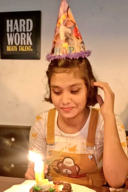 Saina83800533's tweet photo. Birthday pics!💞 https://t.co/d4C9dz3KDc