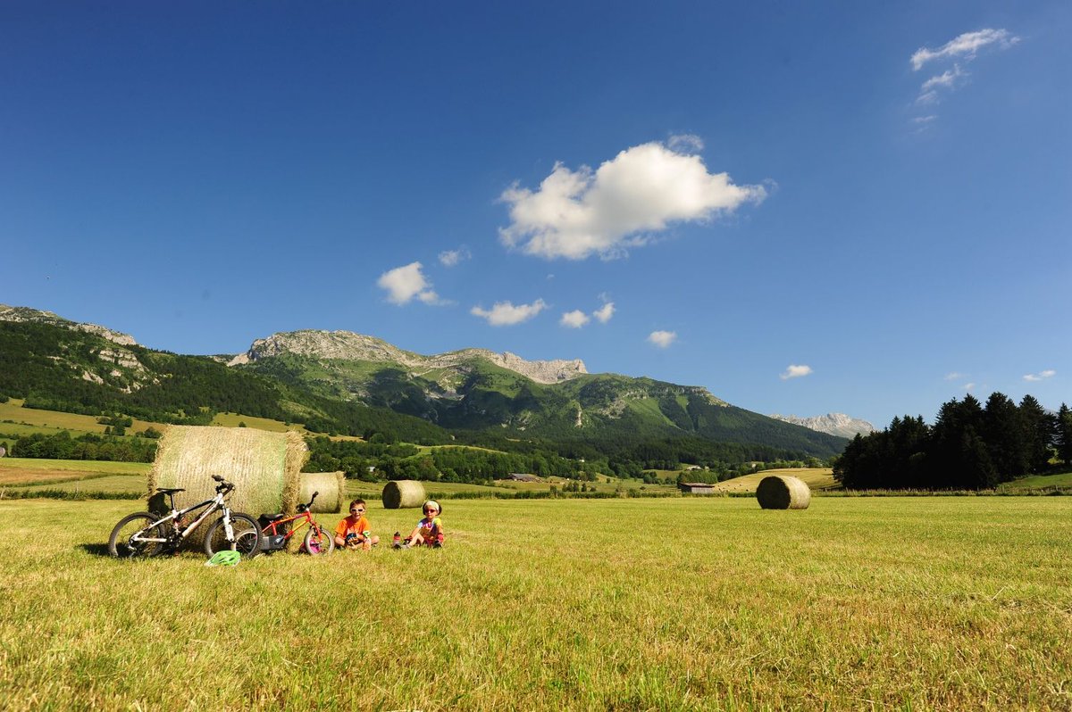 ActivTraveller's tweet image. Looking for a great destination for your next family holiday? France's @alpes_ishere region is a great option, offering everything from easy #cyclepaths to #trainrides and #caving for beginners. Take a look at our favourite #familyfriendly things to do.. buff.ly/3eN9OL6