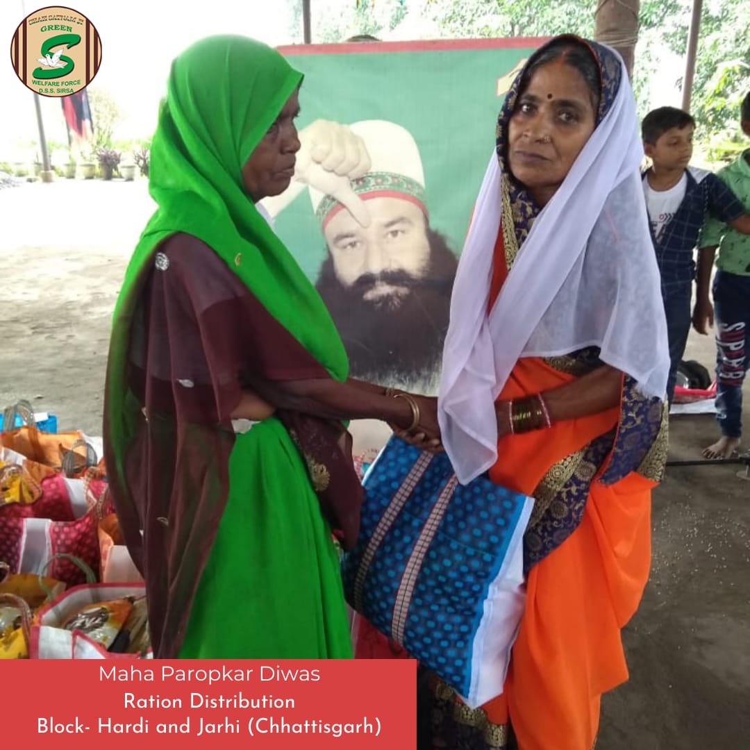GreenSwelfares's tweet photo. Many families run out of supplies because of financial constraints. DSS volunteers helped them survive by providing free #food kits and celebrated the #MahaParopkarDiwas by #welfare as guided by Saint Dr. @Gurmeetramrahim Singh Ji Insan! Hats off! #CelebrationWithWelfare https://t.co/JKVHzNWOTn