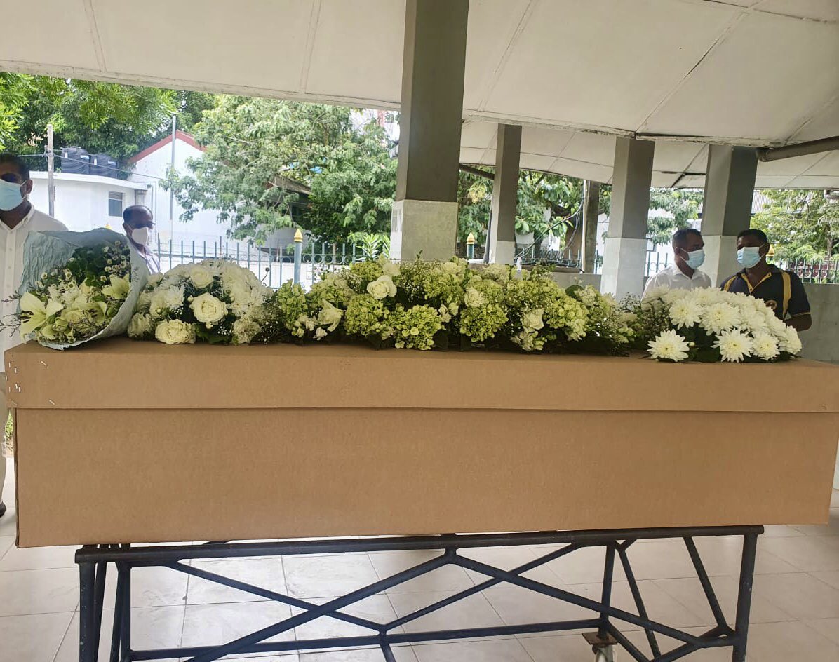 gita_mathew's tweet photo. Thank you everyone for your heartfelt condolences at this sorrowful time.
🤍🤍🤍
Our family had a simple &amp; meaningful Cremation yet filled with love ♥️
No matter who we are this is the end..
Aniccā vata Sankhāra 🙏🏼
#MovingTradition  
#EcoFriendly  
#Sustainable 
#ProtectTheEarth https://t.co/zUgdHiHPro