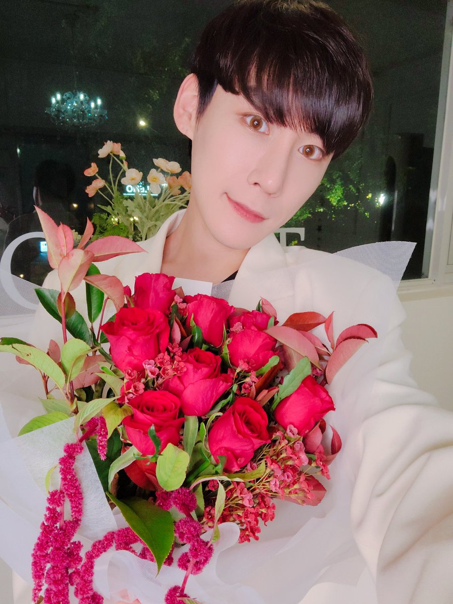 officialD1CE's tweet image. [#박우담] 담이 잘 다녀올게요! 너무 걱정하지 마!
우리 온리들 건강이 먼저야 알겠죠?!?!ㅎㅎ 내가 우리 됸리들 많이 애낀당?!?!? 어디 가지 말구 여기 이쒀!!!!!!😘😘😘😘😘 

#D1CE #디원스