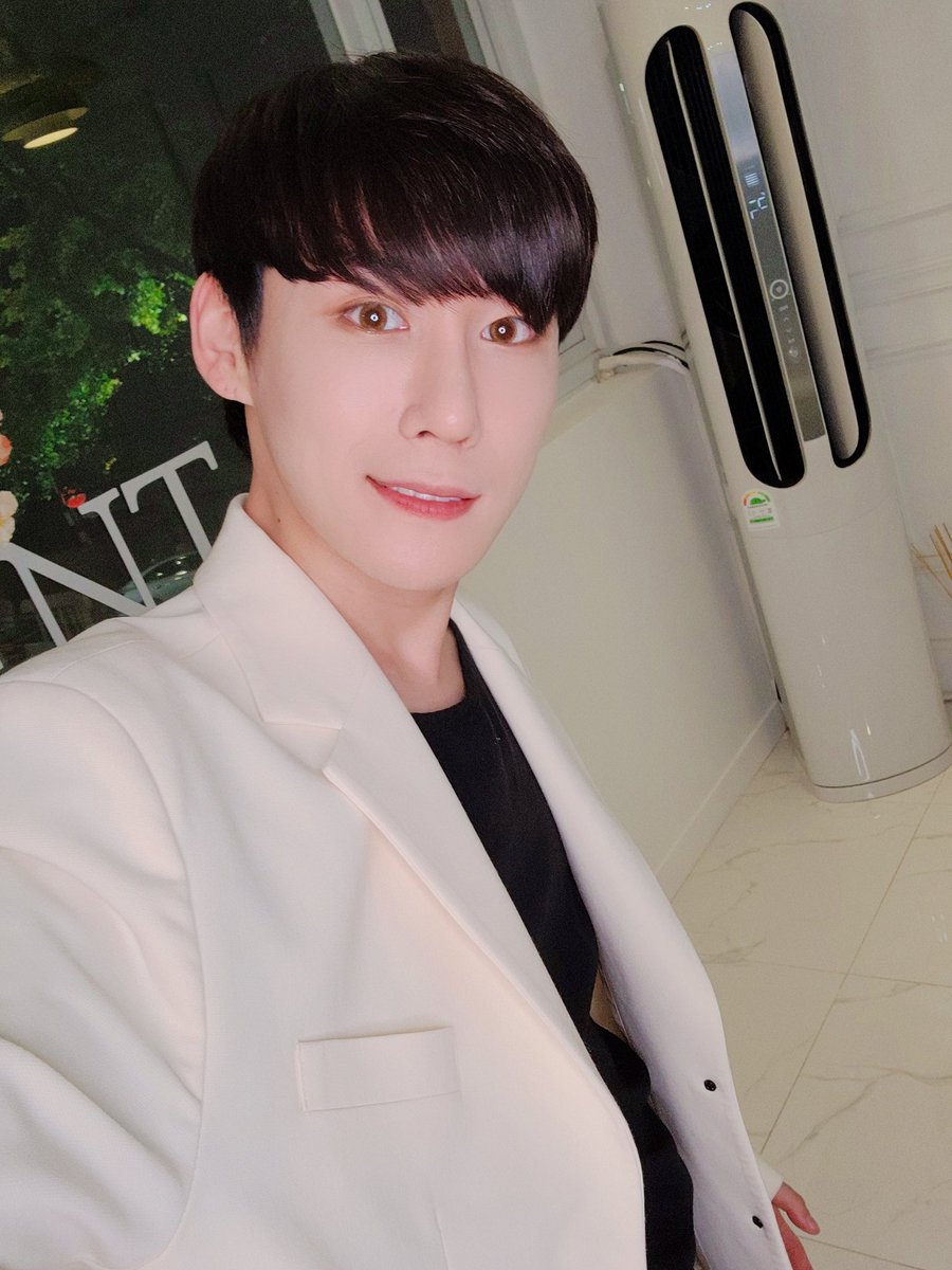 officialD1CE's tweet image. [#박우담] 담이 잘 다녀올게요! 너무 걱정하지 마!
우리 온리들 건강이 먼저야 알겠죠?!?!ㅎㅎ 내가 우리 됸리들 많이 애낀당?!?!? 어디 가지 말구 여기 이쒀!!!!!!😘😘😘😘😘 

#D1CE #디원스