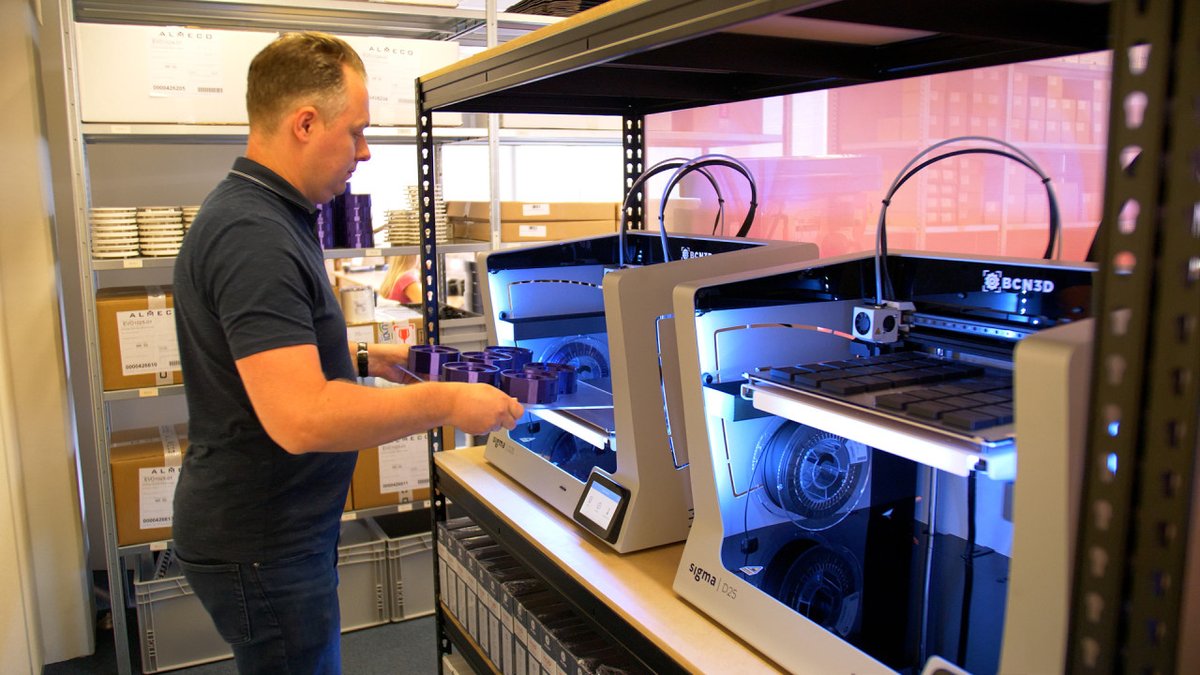bcn3dtech's tweet photo. Yesterday, #Yuugn's experience saw the light of day, showing us how with PLA reinforced with carbon fibre & a couple of #3Dprinters you can create an eco-friendly company.
Oh, you don't know what we're talking about? Come check ๐ https://t.co/RZt4hQOvRR https://t.co/NthcnDBmeS