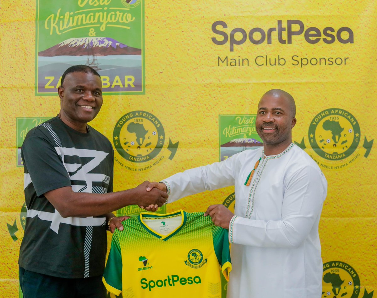 YoungAfricansSC's tweet photo. Uongozi wa klabu ya Young Africans SC leo tumemtambulisha rasmi Mkurugenzi wa Maendeleo Soka la Vijana Mwyinyi Zahera. 

Karibu tena Jangwani, Karibu timu ya Wananchi. 

#DaimaMbeleNyumaMwiko
#TimuYaWananchi https://t.co/qaTv4XVfhH
