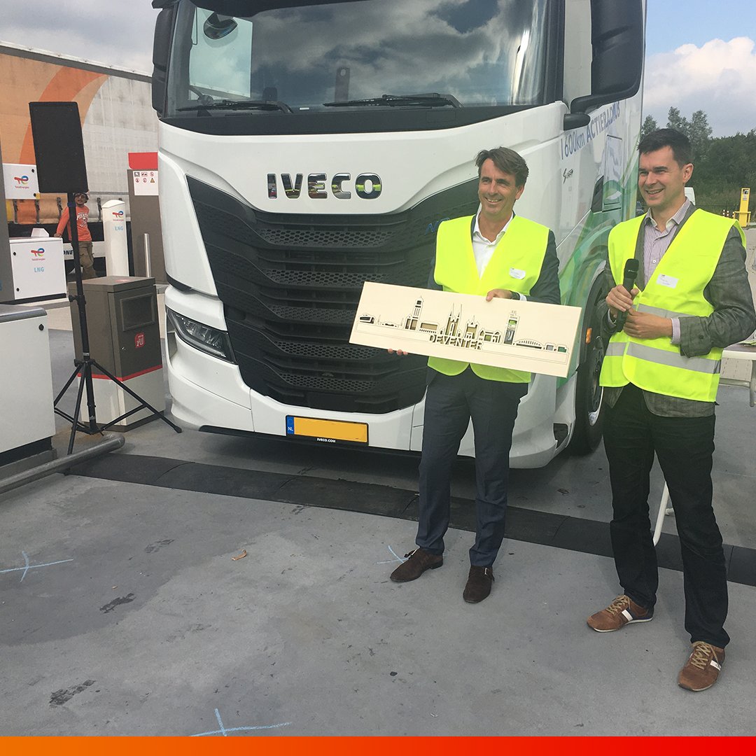 Samen met alle aandeelhouders, genodigden vanuit de gemeente Deventer en wethouder Thomas Walder is op vrijdag 24 september 2021 het LNG-station van TotalEnergies in Nederland te Deventer feestelijk geopend. Lees het hele artikel hier: bit.ly/3CCPXHQ