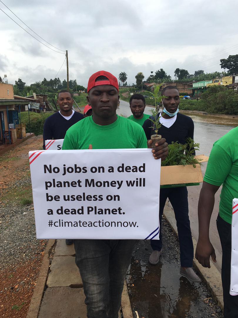 Greenpeaceafric's tweet photo. Today we stand in solidarity with all the courageous #ClimateStrike youth leaders across Africa who are demanding #ClimateActionNow! ✊✊ https://t.co/KdkXiHxfzH