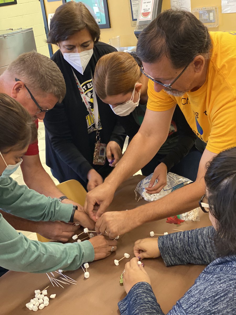 TajonarGabriel's tweet photo. Great Team Building at OC! Nuestros Maestros colaborando en equipos!!!
@ECISDtweets @OakCrestStinger https://t.co/EsGPks2RWf