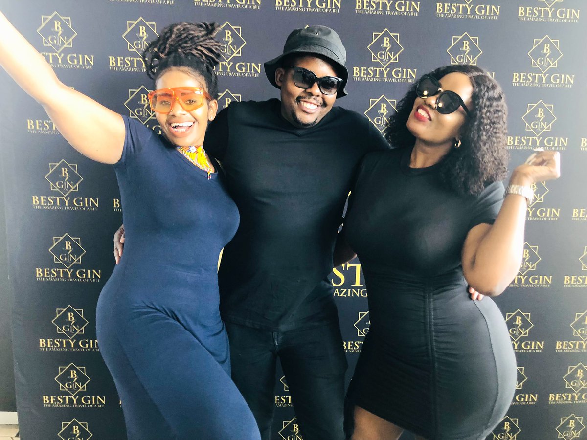 mahlaku_m's tweet photo. @MercedesBenz in polokwane is hosting the us for the all black event …did I not say gore go bose polokwane #GoLimpopo #LimpopoIsOpenForBusiness  #GaePolokwane #Bestygin https://t.co/hJ4aRJdhcD