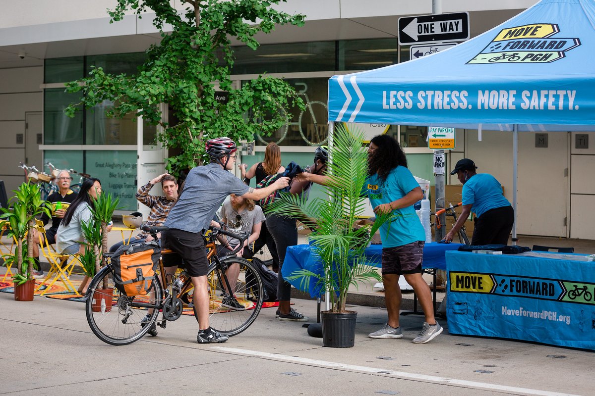 moveforwardpgh's tweet photo. Last Friday, we hit the streets for Park(ing) Day and talked to commuters about safety improvements they want to see for our streets. 

Want to get involved and have your voice heard? Check out upcoming meetings and don’t forget that our DMs are open: https://t.co/l5XoATbYsB https://t.co/jbVKTuL6ZD