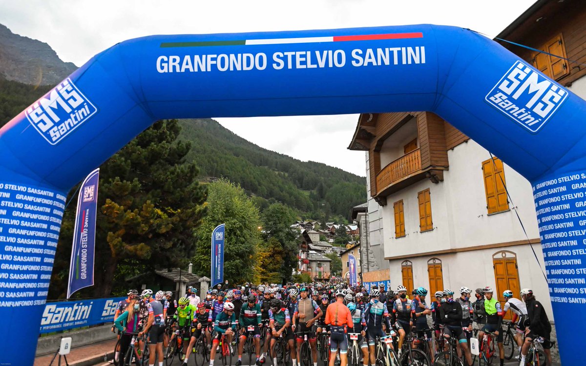 BikeActual's tweet photo. #Eventos | La Granfondo Stelvio Santini, belleza y esfuerzo se unen en una marcha única

👉🏼https://t.co/CBD5ZFMbcQ

#ciclismo #cycling #Santini #Stelvio #Granfondo #Bormio #Italia #BikeActual https://t.co/AzJxKE8Ipm